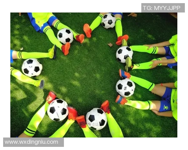 足球明星亲子时光大揭秘:他们如何与孩子们共享快乐与成长 足球明星亲子时光大揭秘:他们如何与孩子们共享快乐与成长